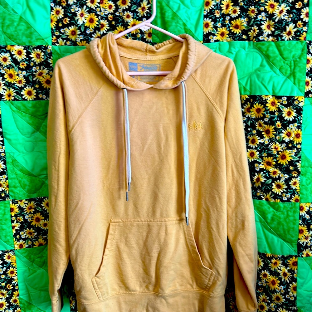 Basic sweatshirt that would look good with faded jeans!